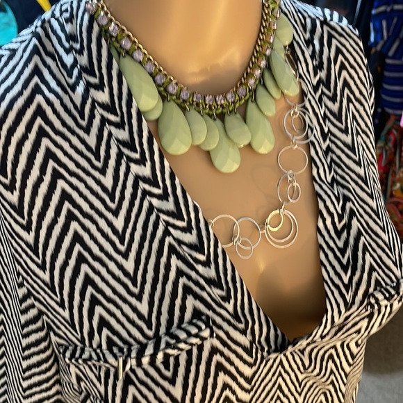 Size extra, small, dynamite blouse - Picture 10 of 14